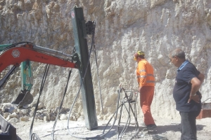 Perforazioni per sbancamento su roccia 02